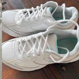 Women’s Fila Tennis Shoes White Mint Green Sz 9